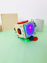 Load image into Gallery viewer, Busy Cube Average
